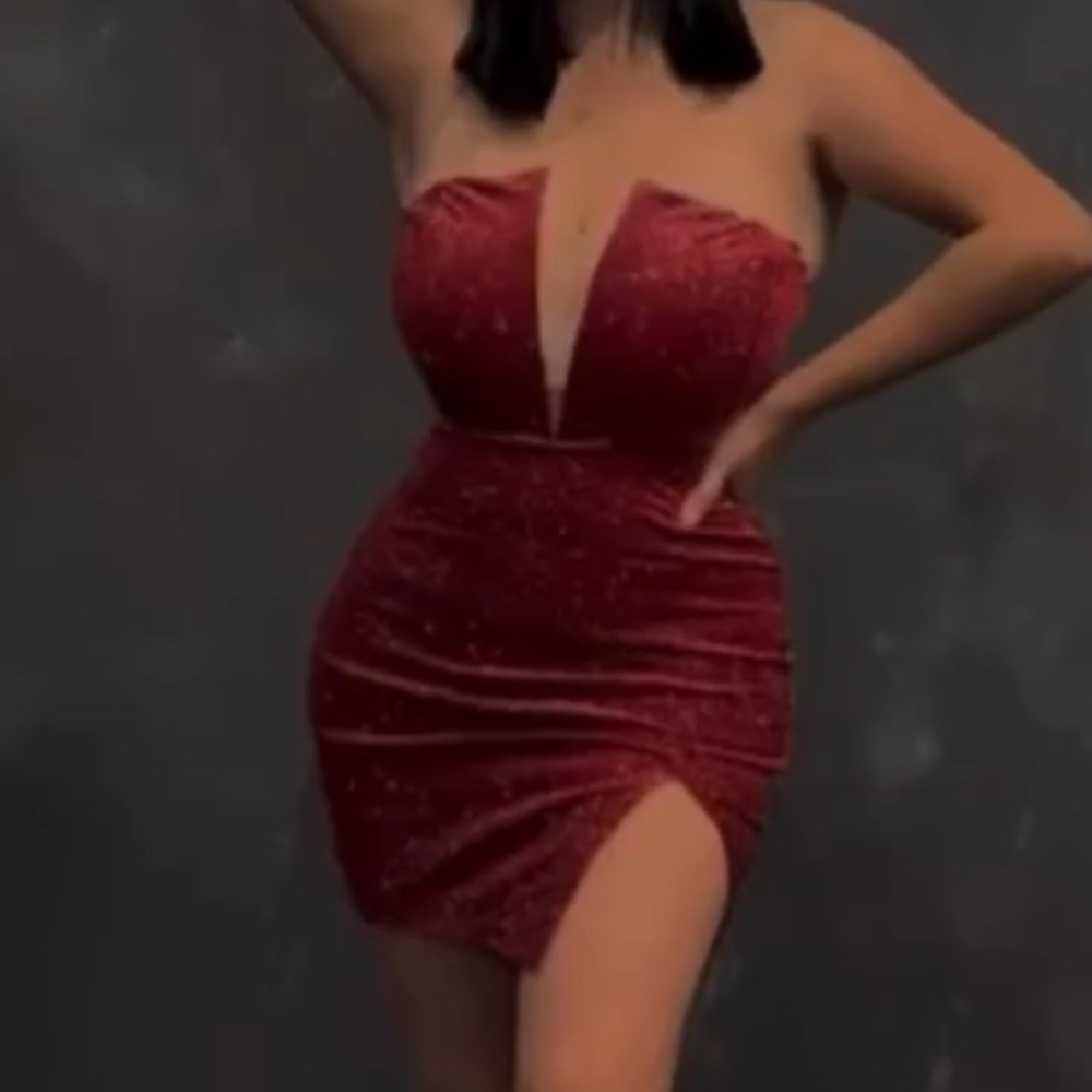 🍒🌸AMTIUOS red glitter strap dress ✨